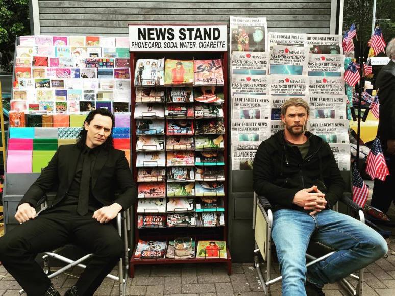 Tom Hiddleston and Chris Hemsworth taking some time out during filming. (Source: https://www.facebook.com/chrishemsworth/)